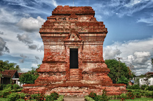 Candi Pari –        Indonesia