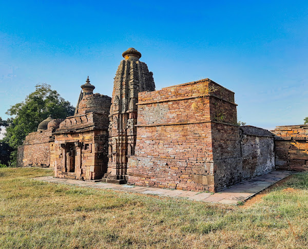 Andhiyar Bawadi Jain Temples, Madhya Pradesh