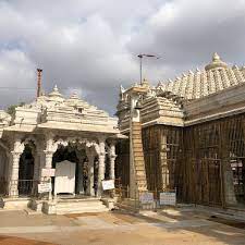 Mahudi Jain Temple, Gujarat - lightuptemples