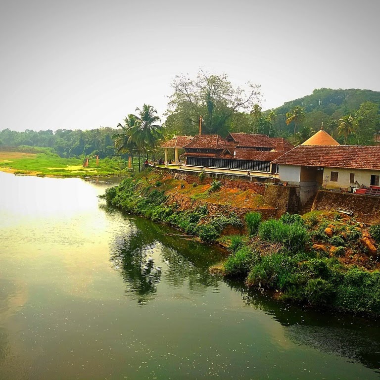 Pazhoor Perumthrikkovil, Kerala