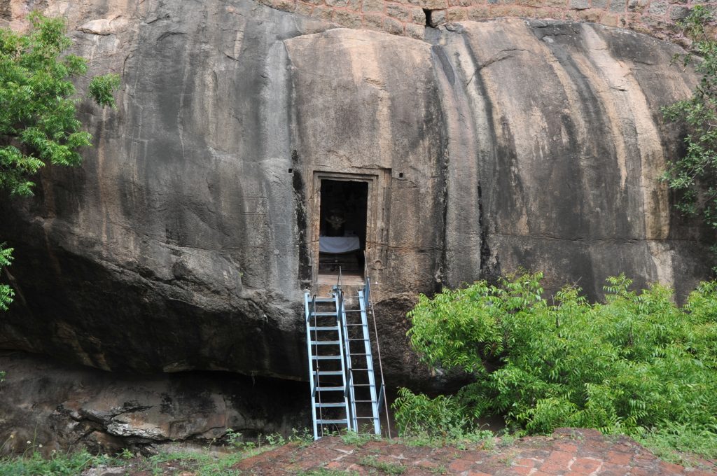 Thirumayam Fort Shiva Cave Temple, Pudukkottai - lightuptemples