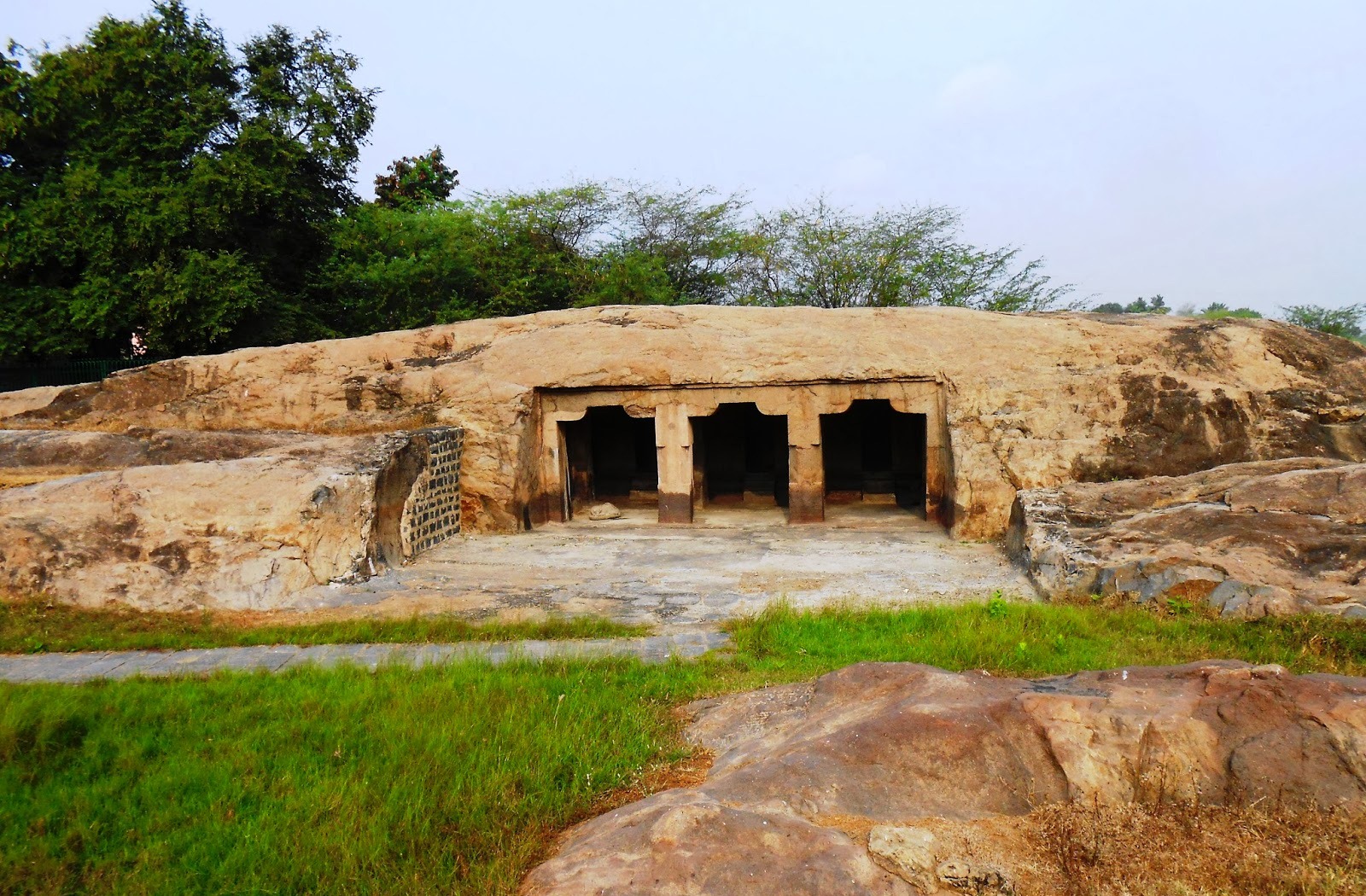 Kuranganilmuttam Kal Mandakam Cave Temple, Thiruvannamalai