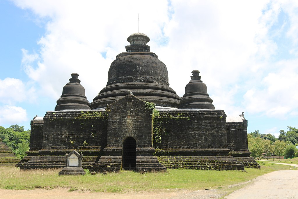 Le-myet-hna Buddhist temple-  Myanmar (Burma)