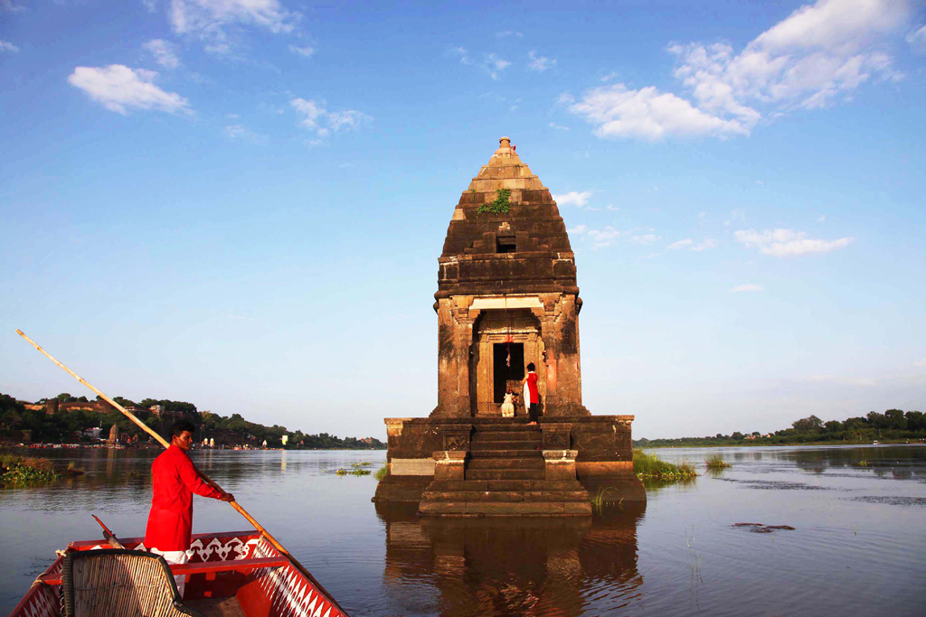 Narmada River: Baneshwar Temple, Madhya Pradesh