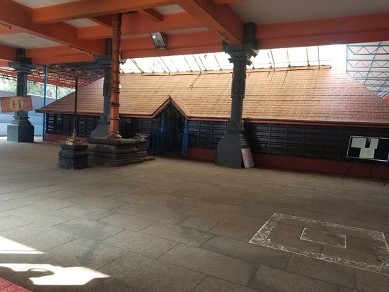காசர்கோடு கனிபுரா ஸ்ரீ கோபாலகிருஷ்ணா திருக்கோயில், கேரளா